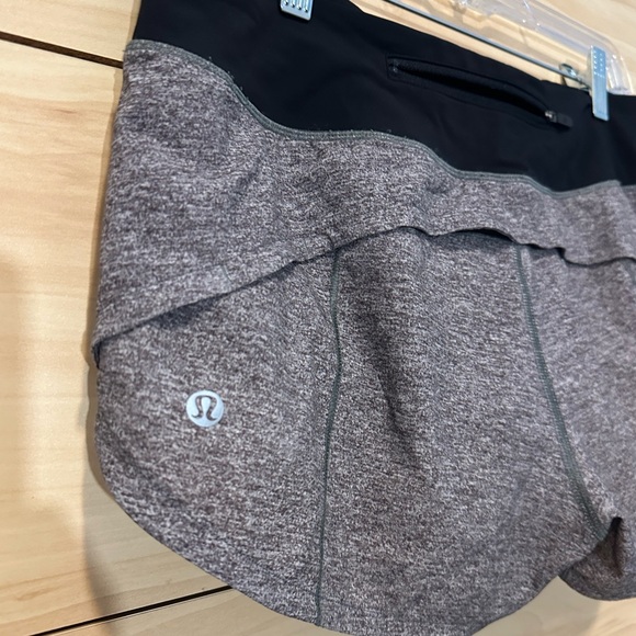 Lululemon Speed Up Low-Rise Lined Short 2.5” Heather Lux Multi Black, Size 6 - Picture 5 of 6